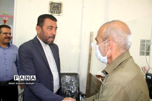 تبریک مدیرکل آموزش و پرورش استان بوشهر به کارکنان در اولین روز کاری سال جدید