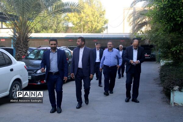 تبریک مدیرکل آموزش و پرورش استان بوشهر به کارکنان در اولین روز کاری سال جدید