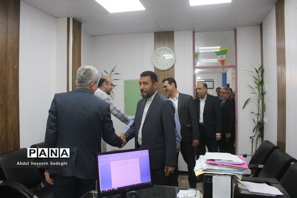 تبریک مدیرکل آموزش و پرورش استان بوشهر به کارکنان در اولین روز کاری سال جدید