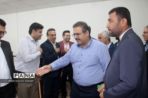 تبریک مدیرکل آموزش و پرورش استان بوشهر به کارکنان در اولین روز کاری سال جدید