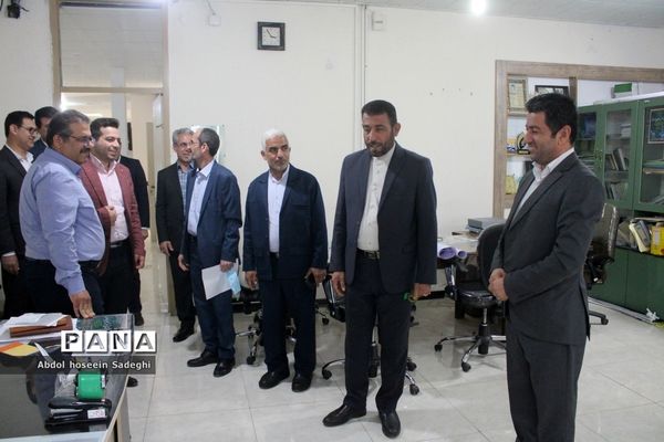 تبریک مدیرکل آموزش و پرورش استان بوشهر به کارکنان در اولین روز کاری سال جدید-2