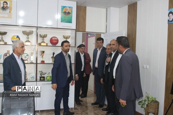 تبریک مدیرکل آموزش و پرورش استان بوشهر به کارکنان در اولین روز کاری سال جدید-2