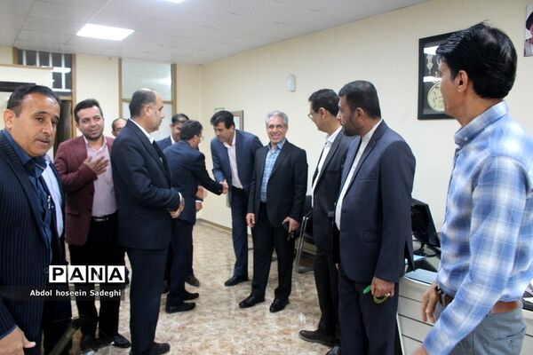 تبریک مدیرکل آموزش و پرورش استان بوشهر به کارکنان در اولین روز کاری سال جدید-2