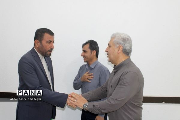 تبریک مدیرکل آموزش و پرورش استان بوشهر به کارکنان در اولین روز کاری سال جدید-2