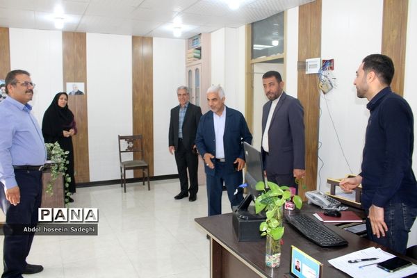 تبریک مدیرکل آموزش و پرورش استان بوشهر به کارکنان در اولین روز کاری سال جدید-2