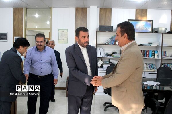 تبریک مدیرکل آموزش و پرورش استان بوشهر به کارکنان در اولین روز کاری سال جدید-2