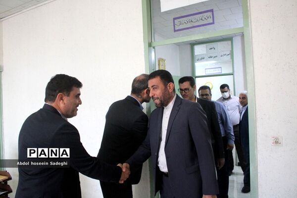 تبریک مدیرکل آموزش و پرورش استان بوشهر به کارکنان در اولین روز کاری سال جدید-2