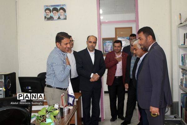 تبریک مدیرکل آموزش و پرورش استان بوشهر به کارکنان در اولین روز کاری سال جدید-2