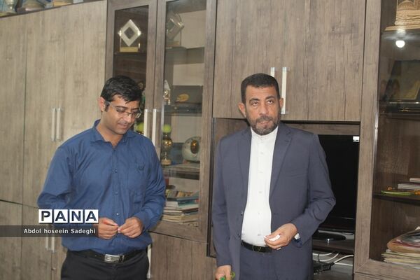 تبریک مدیرکل آموزش و پرورش استان بوشهر به کارکنان در اولین روز کاری سال جدید-2