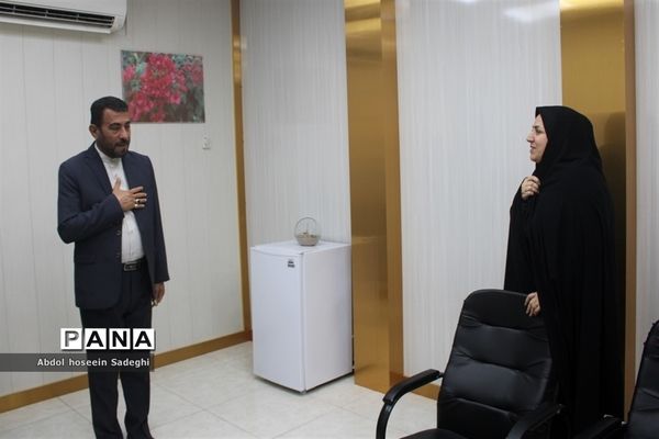 تبریک مدیرکل آموزش و پرورش استان بوشهر به کارکنان در اولین روز کاری سال جدید-2