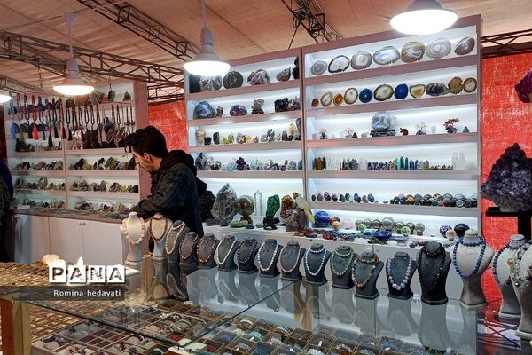 نمایشگاه صنایع دستی در شهر نور