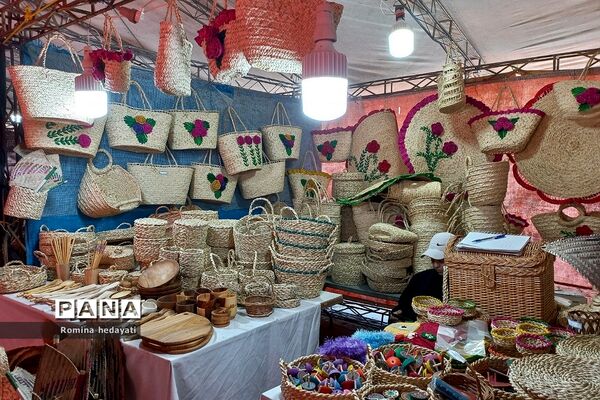 نمایشگاه صنایع دستی در شهر نور