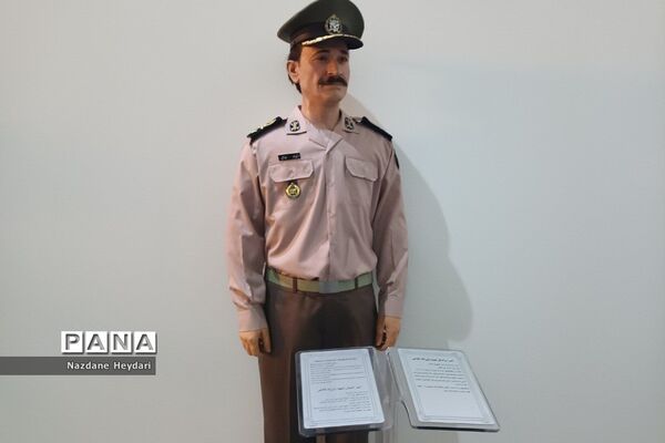 بازدید نوروزی از موزه ملی انقلاب اسلامی و دفاع مقدس