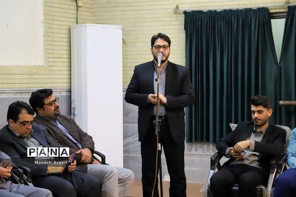 نشست صمیمی اعضای خانه مطبوعات قم