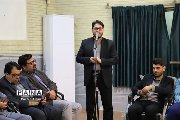 نشست صمیمی اعضای خانه مطبوعات قم