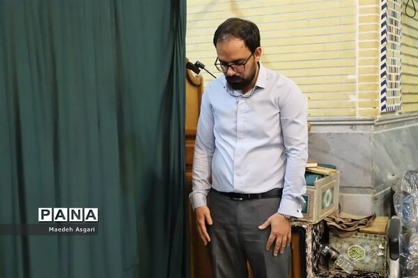نشست صمیمی اعضای خانه مطبوعات قم
