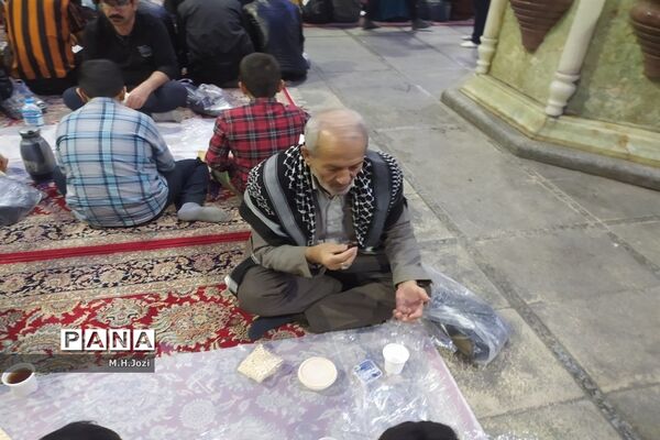 سفره افطاری در حرم حضرت معصومه(س)