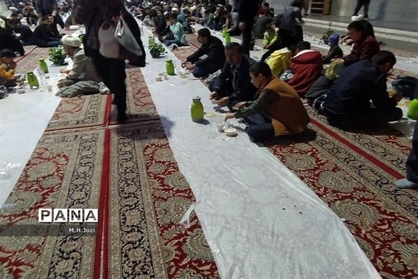 سفره افطاری در حرم حضرت معصومه(س)