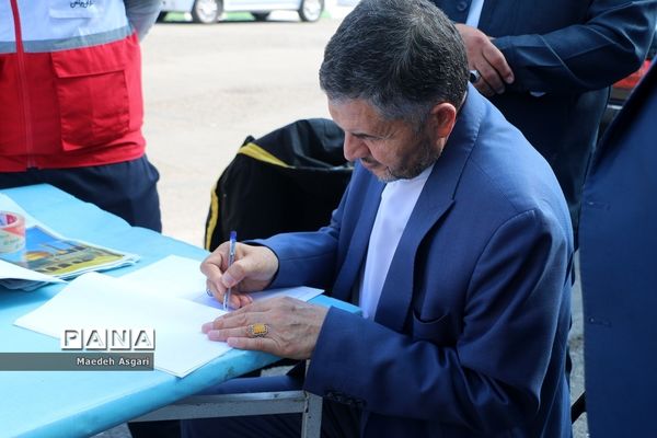 بازدید مدیرکل آموزش و پرورش قم از پایگاه هلال احمر