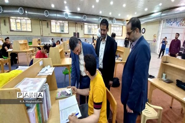 بازدید مدیرکل آموزش و پرورش قم از پایگاه اعتکاف علمی دانش‌آموزی