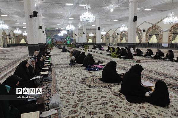 تلاوت جزء خوانی قرآن کریم در آرامگاه شهید مدرس(ره) کاشمر
