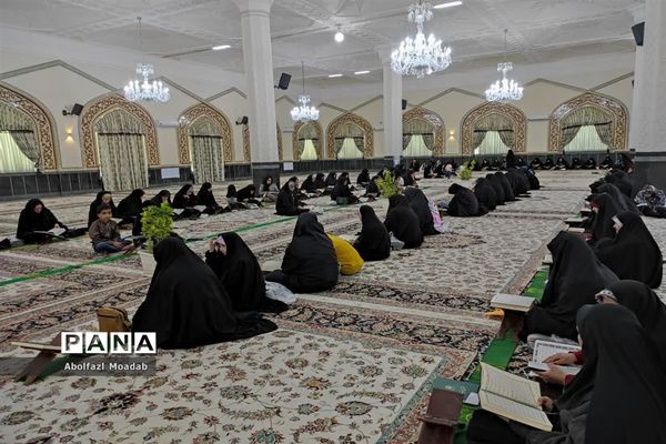 تلاوت جزء خوانی قرآن کریم در آرامگاه شهید مدرس(ره) کاشمر