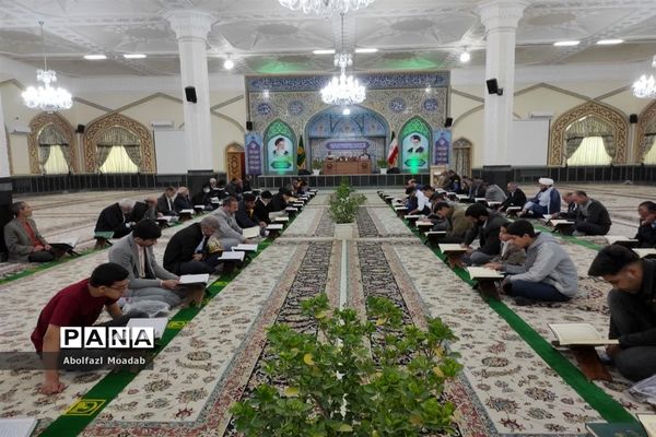 تلاوت جزء خوانی قرآن کریم در آرامگاه شهید مدرس(ره) کاشمر