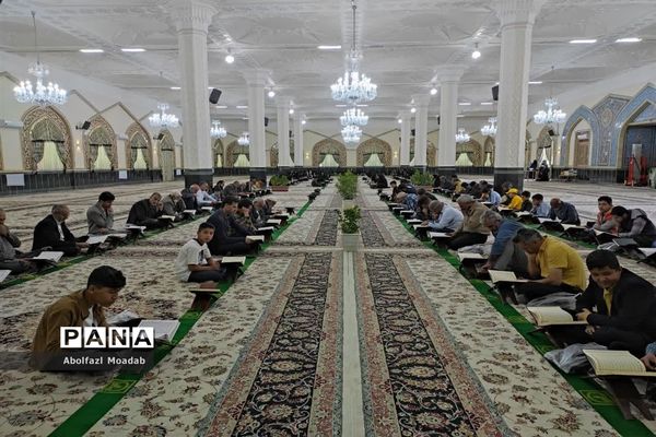 تلاوت جزء خوانی قرآن کریم در آرامگاه شهید مدرس(ره) کاشمر