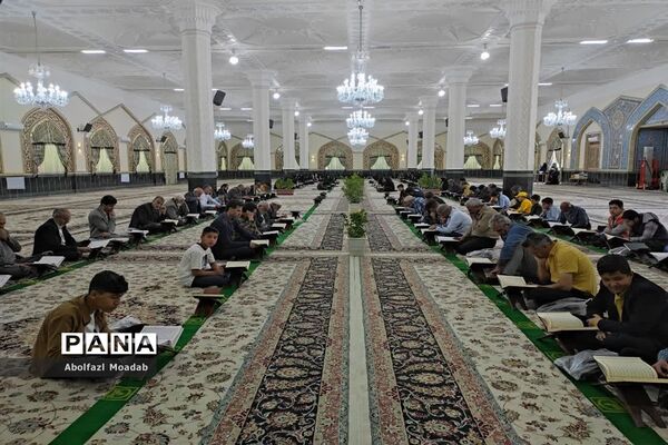 تلاوت جزء خوانی قرآن کریم در آرامگاه شهید مدرس(ره) کاشمر