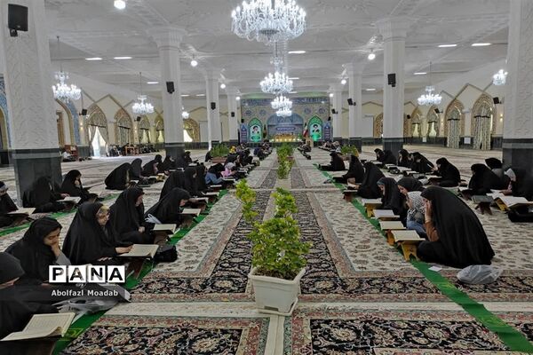 تلاوت جزء خوانی قرآن کریم در آرامگاه شهید مدرس(ره) کاشمر