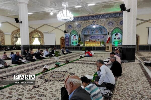 تلاوت جزء خوانی قرآن کریم در آرامگاه شهید مدرس(ره) کاشمر