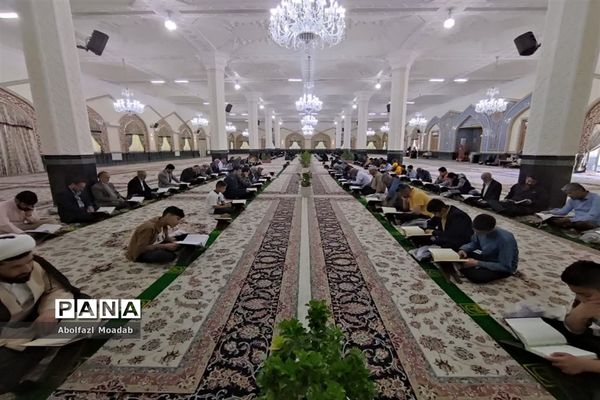 تلاوت جزء خوانی قرآن کریم در آرامگاه شهید مدرس(ره) کاشمر