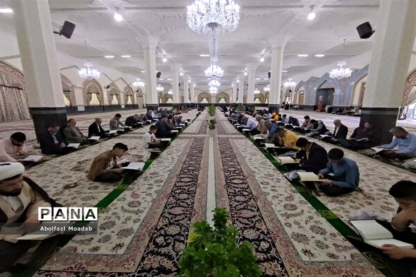 تلاوت جزء خوانی قرآن کریم در آرامگاه شهید مدرس(ره) کاشمر