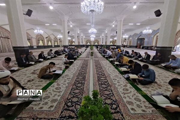 تلاوت جزء خوانی قرآن کریم در آرامگاه شهید مدرس(ره) کاشمر
