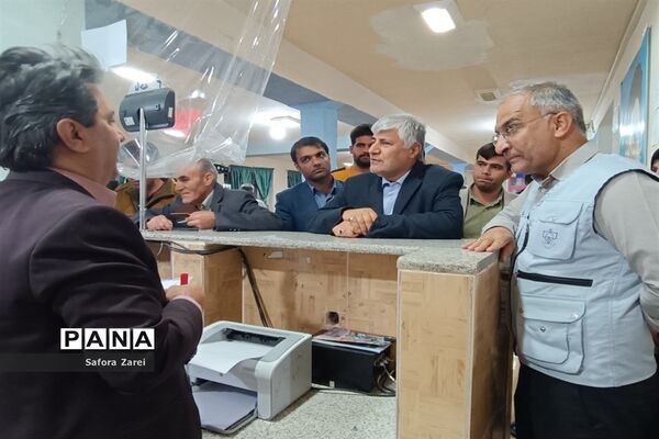 بازدید مدیرکل آموزش و پرورش و نماینده مردم شیراز در مجلس شورای اسلامی از ستاد اسکان مسافران نوروزی ناحیه چهار شیراز
