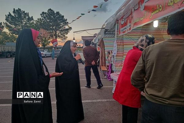 بازدید مدیرکل آموزش و پرورش و نماینده مردم شیراز در مجلس شورای اسلامی از ستاد اسکان مسافران نوروزی ناحیه چهار شیراز