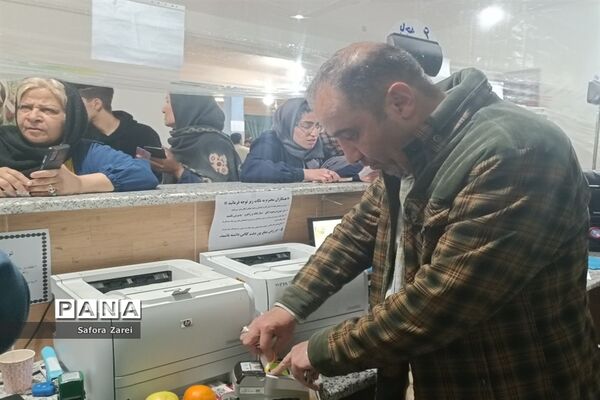 بازدید مدیرکل آموزش و پرورش و نماینده مردم شیراز در مجلس شورای اسلامی از ستاد اسکان مسافران نوروزی ناحیه چهار شیراز