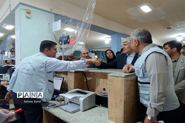 بازدید مدیرکل آموزش و پرورش و نماینده مردم شیراز در مجلس شورای اسلامی از ستاد اسکان مسافران نوروزی ناحیه چهار شیراز