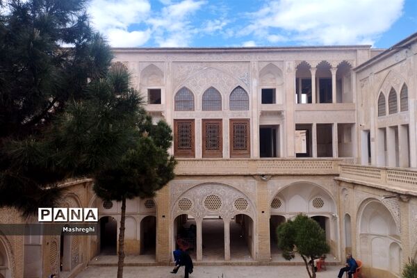 خانه تاریخی عباسیان کاشان شاهکاری از معماری سنتی در دل کویر
