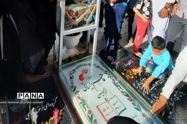 زیارت  مردم از مزار شهید حاج قاسم سلیمانی در ایام نوروز