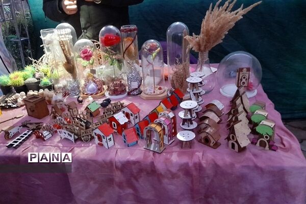 برگزاری غرفه صنایع‌دستی در شهرستان میانه