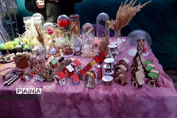 برگزاری غرفه صنایع‌دستی در شهرستان میانه