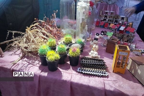 برگزاری غرفه صنایع‌دستی در شهرستان میانه