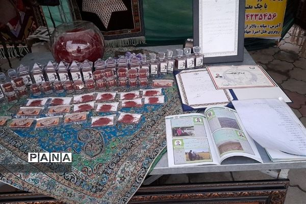 برگزاری غرفه صنایع‌دستی در شهرستان میانه