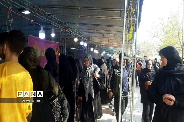 نمایشگاه نوروزی در مجموعه طاقبستان استان کرمانشاه