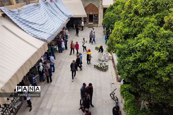 حال و هوای بهاری در بازار وکیل شیراز