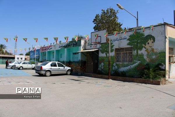 گردشگران نوروزی در ساحل بندر بوشهر