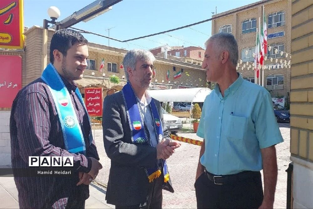 تکریم زائران نوروزی توسط مسئولان سازمان دانش‌آموزی