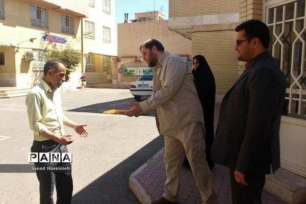 تکریم زائران نوروزی توسط مسئولان سازمان دانش‌آموزی
