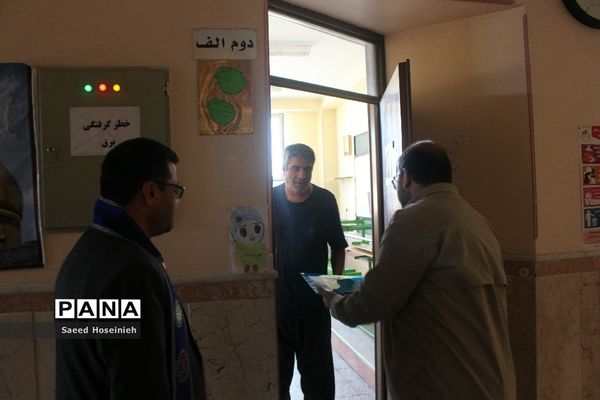 تکریم زائران نوروزی توسط مسئولان سازمان دانش‌آموزی